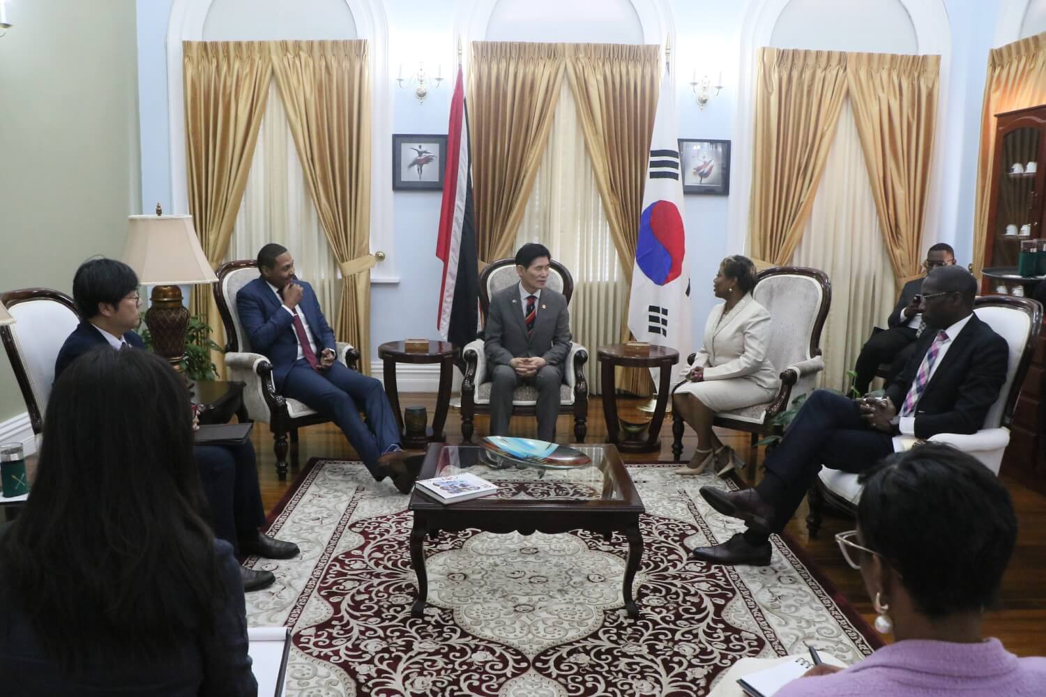 Joint Courtesy Call by the Ambassador of the Republic of Korea – Parliament